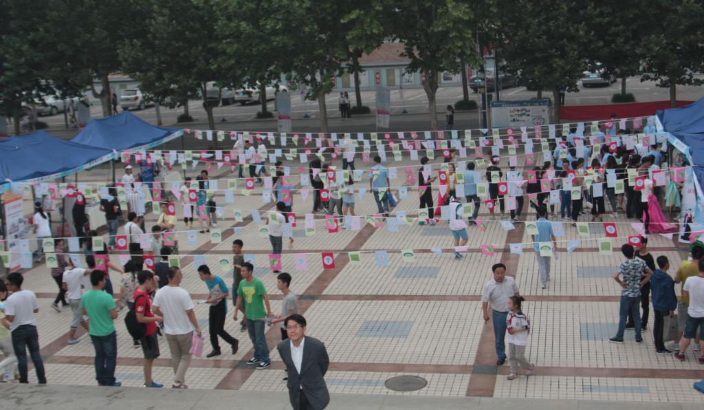学生现场咨询