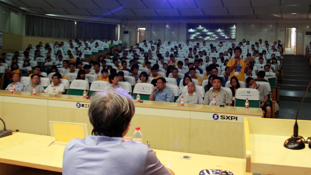 卢秉恒院士与两岸青年互动交流