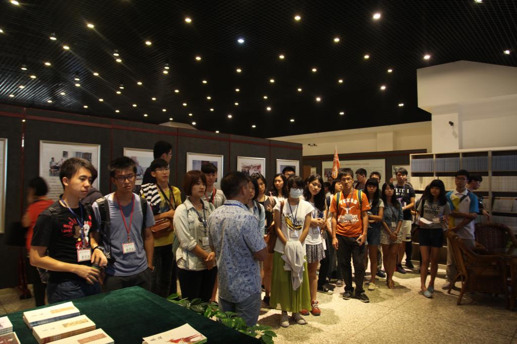 台湾大学生研习营一行参观“陈忠实文学馆”