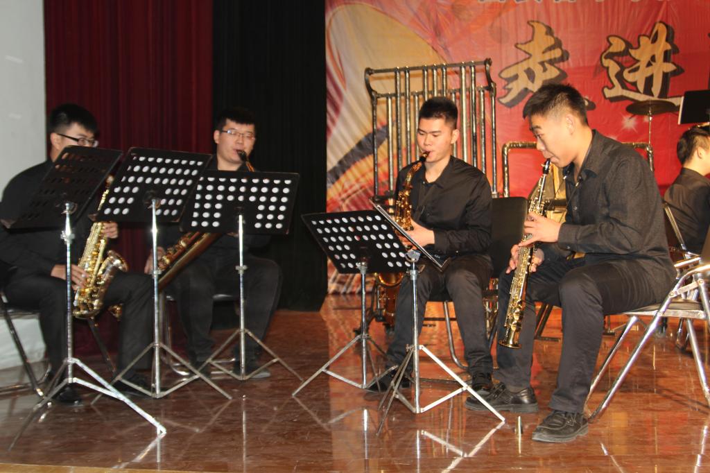 现场乐器演奏